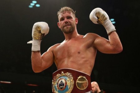 Saunders visszalépett egy megafight miatt?