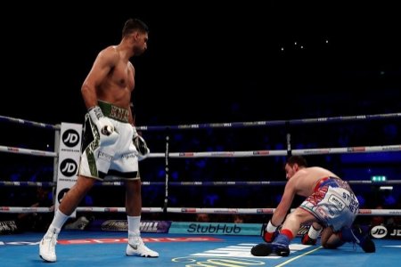 Amir Khan meg sem izzadt Liverpoolban