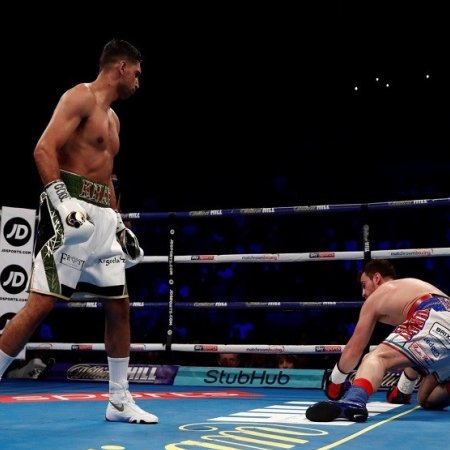 Amir Khan meg sem izzadt Liverpoolban