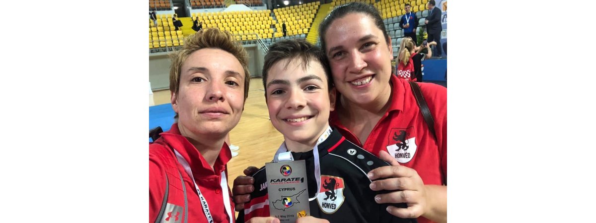 Magyar ezüstérem a karate Youth League-en
