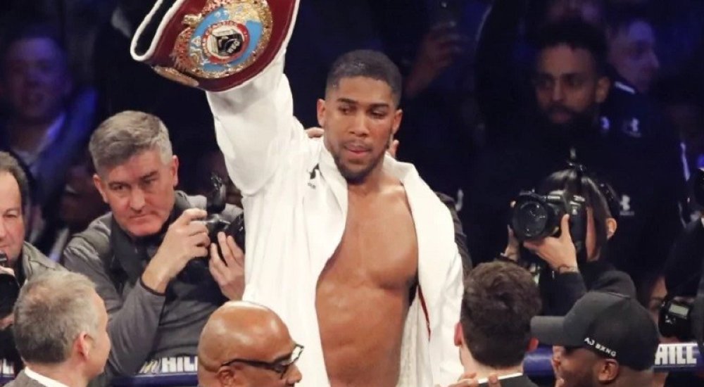 Anthony Joshua szerződést hosszabbított