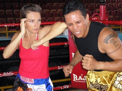 Muay Thai könyökütés