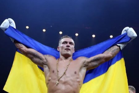Usyk a szuper-torna döntőjében