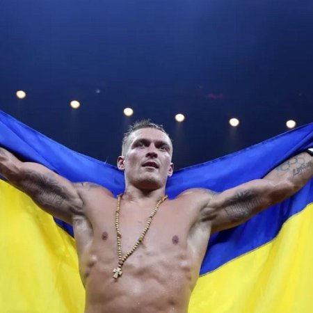 Usyk a szuper-torna döntőjében