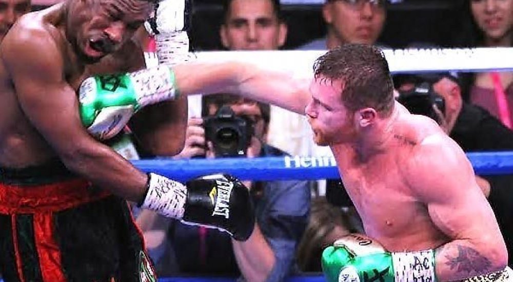 Canelo szoros pontozással nyert