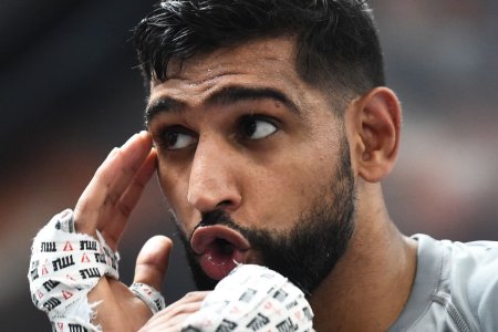 Amir Khan szerint ő feladná a leckét a filippínónak