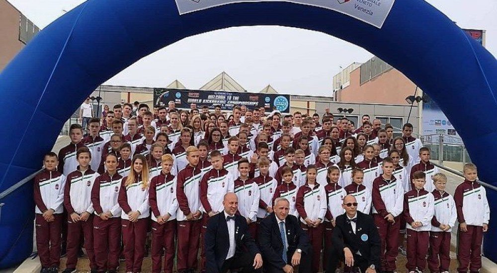 Magyar éremdömping az utánpótlás kickbox vb-n