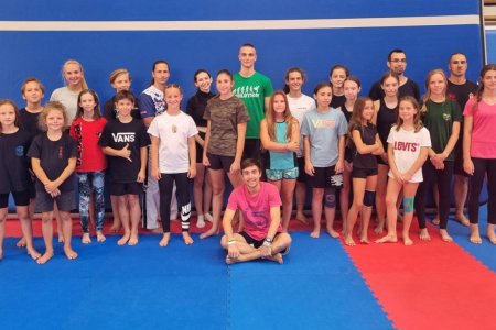 Érmeket remélnek a formagyakorlatosok a kick-box vb-n