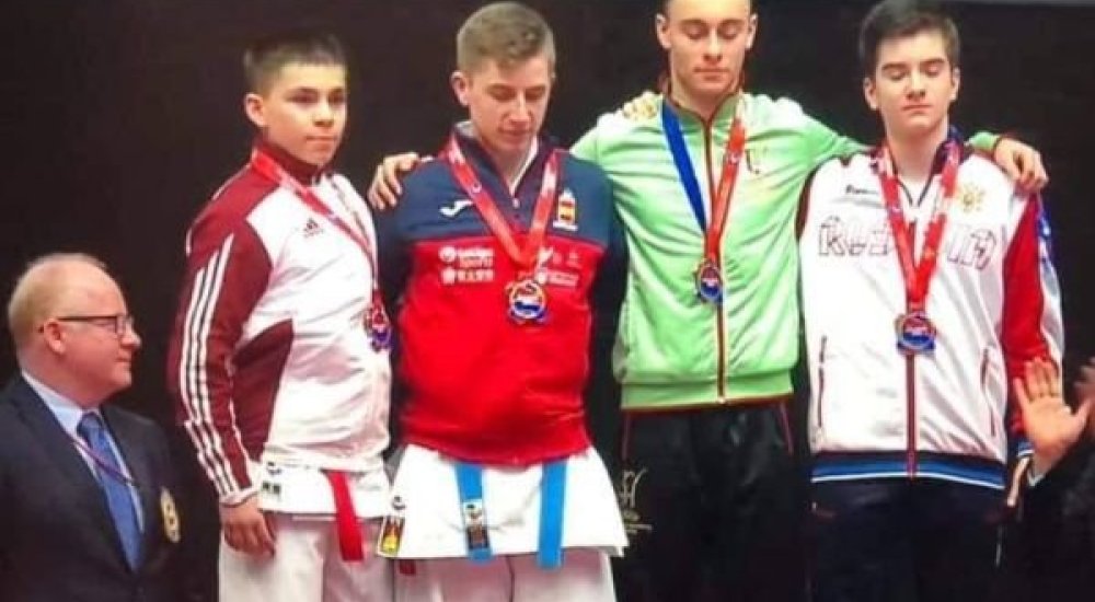Sporttörténelmi karatés Eb-ezüst formagyakorlatban