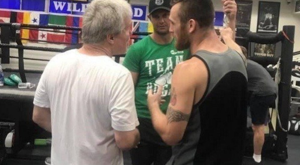 Nem feltartott kézzel érkezik Mexikóba Dennis Hogan