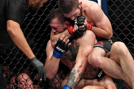 Khabib előbb McGregort győzte le, aztán hatalmas balhét csinált