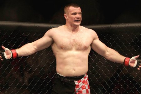 Cro Cop az utolsó mérkőzésén agyvérzést kapott, ezért visszavonult